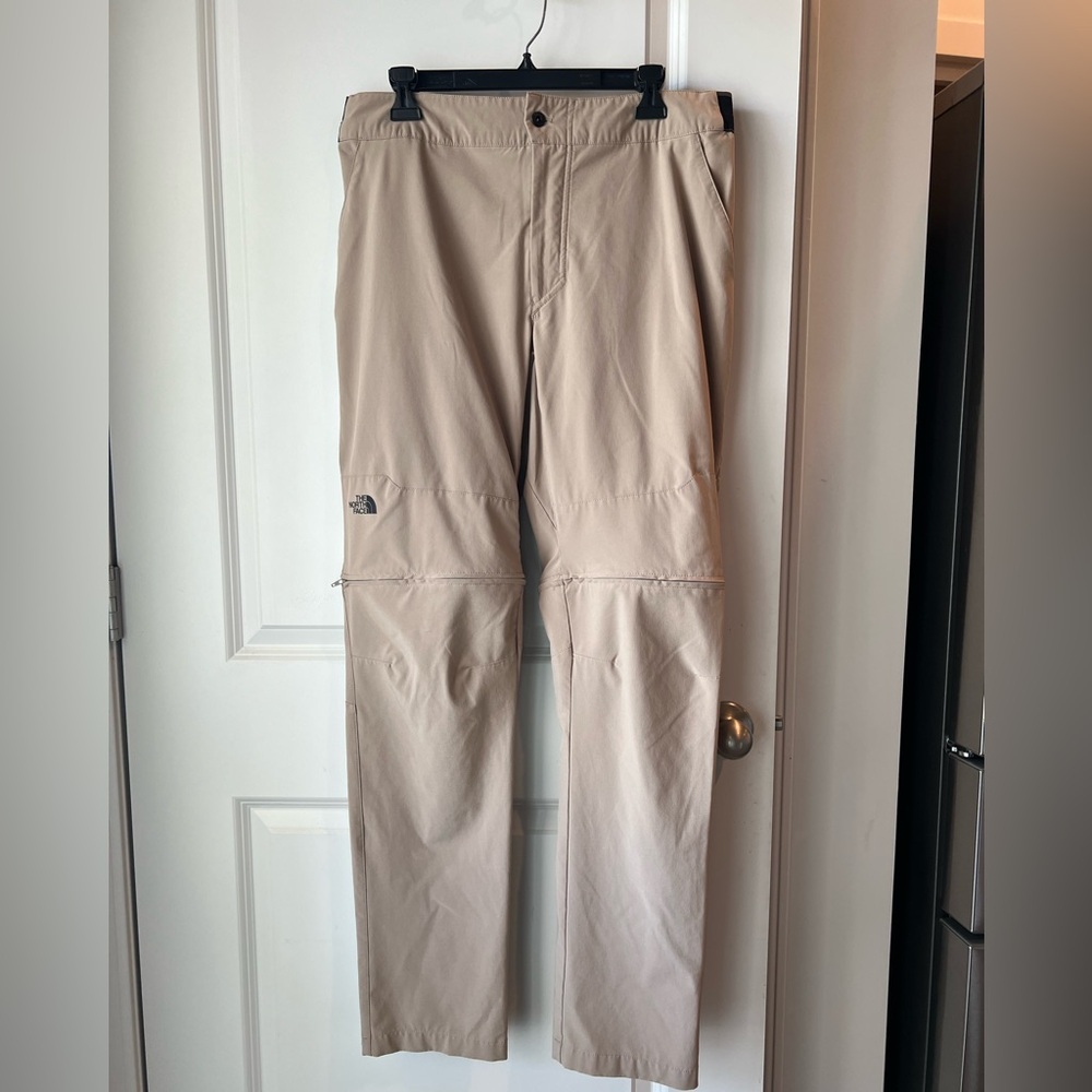 The North Face Men’s Tan Zip-Off Cargo Pants. 36 waist